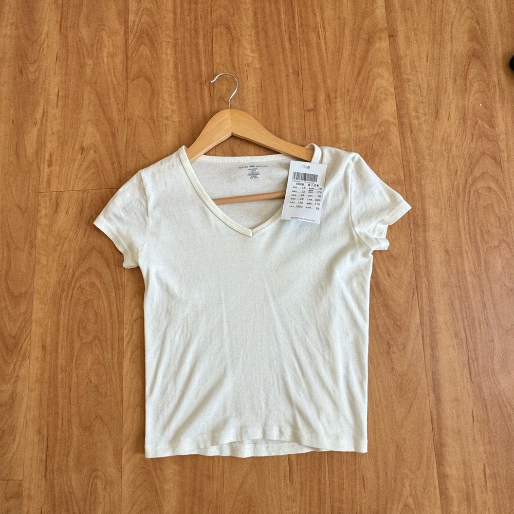 brandy melville | white v-neck cropped top